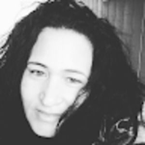 Meet your Posher, Laura elena